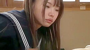 08022,A beautiful woman who feels