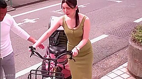 240416丈の長い洋服を着る奥さまとb1