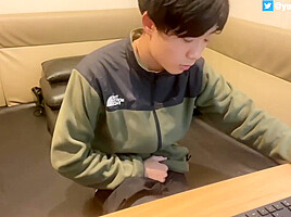完全個室のインターネットカフェてムラムラした変態大か抑えられすに始めてしまう巨根/手コキ/4k/前半a Perverted College student 18+ Who Was Horny