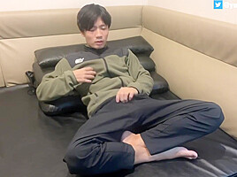 完全個室のインターネットカフェてムラムラした変態大か抑えられすに始めてしまう巨根/手コキ/4k/前半a Perverted College student 18+ Who Was Horny