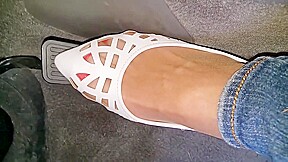 AMATEUR HOUSEWIFE PEDAL PUMPING