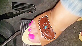 AMATEUR HOUSEWIFE PEDAL PUMPING