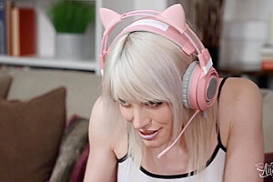 Aften Opal And Izzy Wilde In Live Creaming