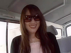 Amateur Asian girl gets ready to fuck in the car