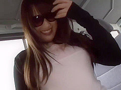 Amateur Asian girl gets ready to fuck in the car