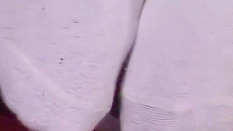 Amateur feet model Preston kinkily showing off solo