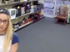 Amateur pawnshop hipster cockriding after bj