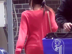 Asian whore pees behind car