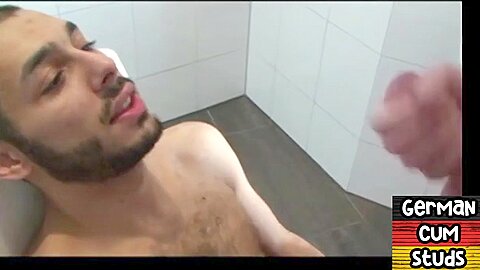 Athletic top cums after sucking and barebacking euro DILF