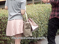 B3D0201-Picking up an amateur housewife and having her pussy in the car