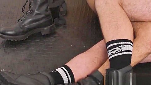 Bear bangs tightassed otter in kinky scene