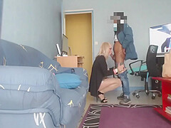 Bimbo Gros Nichons Suce Un Coursier 6 Min