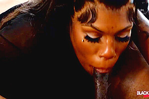 Black Tgirl And Nivea Nixxx In Eat This Ass