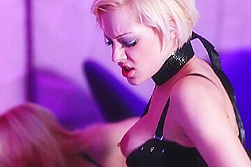 Blonde Girls Et Fucked In Turns After Sucking A Huge Cock