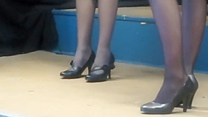 Candid Pantyhosed leg on stage
