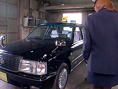 Cock Whore In Naughty Babe Gives An Experience Man Blowjob In Car