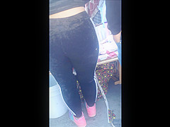 Delicious Pawg in velvet leggins