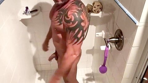 Guys fuck in the shower after gym