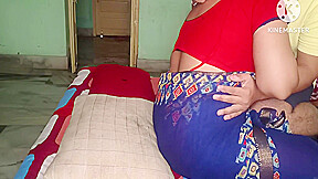 Horny Blonde - Babe With Huge Natural Ass In Red Saree