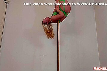 Hot Blonde Amazing Pole Dance