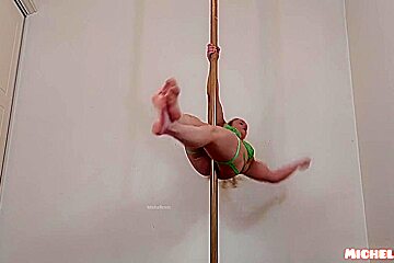 Hot Blonde Amazing Pole Dance