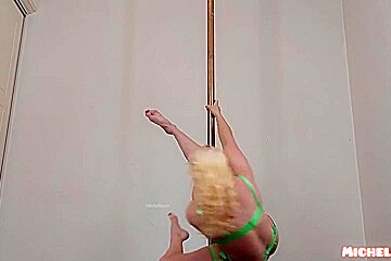 Hot Blonde Amazing Pole Dance