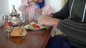 Hot Irani Stepmom Drinks Cumshot شیر پسرخوانده ایرانی ام اب دهانم را می گیرد