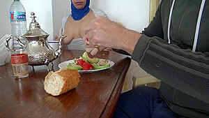 Hot Irani Stepmom Drinks Cumshot شیر پسرخوانده ایرانی ام اب دهانم را می گیرد