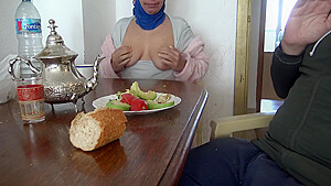 Hot Irani Stepmom Drinks Cumshot شیر پسرخوانده ایرانی ام اب دهانم را می گیرد