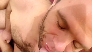 Il Pisse Dans Ma Bouche Par Surprise 4 Min