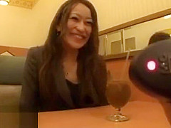Japanese secretary gives blowjob in boss car