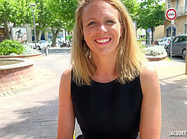 Julie, 30 years old, executive assistant in Lyon!