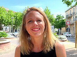 Julie, 30 years old, executive assistant in Lyon!