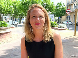 Julie, 30 years old, executive assistant in Lyon!