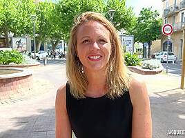 Julie, 30 years old, executive assistant in Lyon!
