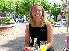 Julie, 30 years old, executive assistant in Lyon!
