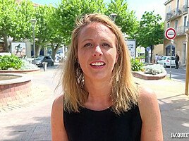 Julie, 30 years old, executive assistant in Lyon!