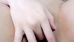 Kika Gizz Gives Herself A Spectacular Handjob