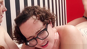 Les aussie strapon fucks