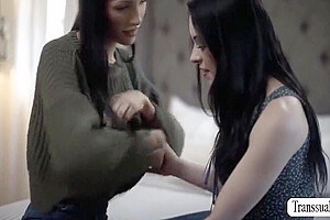 Lets Stepmom Teach Her How To Sex 10 Min