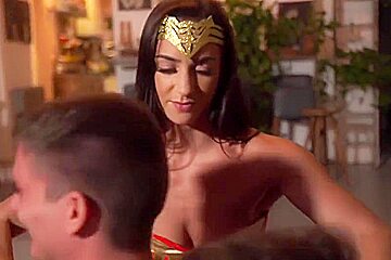 Luscious Babe Wonder Woman Femdom - Dark Haired