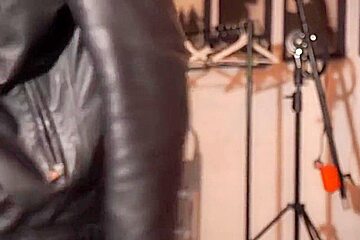 Luscious Babe Wonder Woman Femdom - Dark Haired
