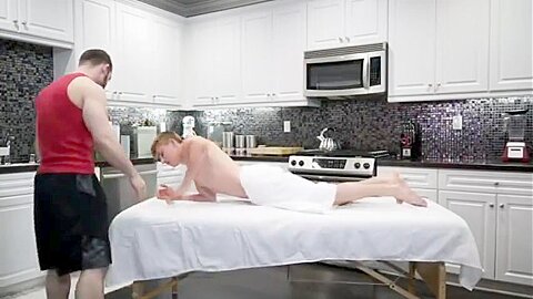 Massage blond muscle