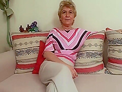 Mature Granny Loves Dildo Lesbian