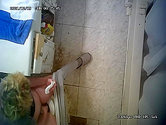 Milf bathroom unaware