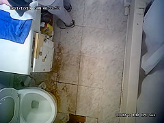 Milf bathroom unaware