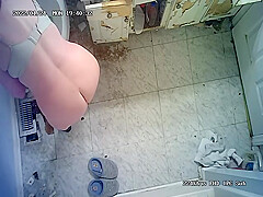 Milf in bathroom on a cam  Nice ass and hover techniques