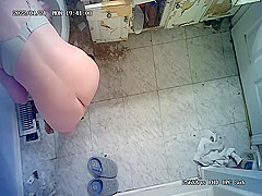 Milf in bathroom on a cam  Nice ass and hover techniques