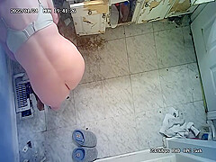 Milf in bathroom on a cam  Nice ass and hover techniques