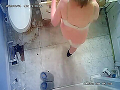 Milf in bathroom on a cam  Nice ass and hover techniques